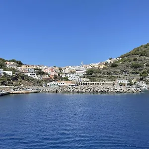 casa-spaziosa-al-centro-di-ustica.sicilyhotelsitaly.net/